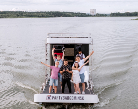 Прогулка по Минскому морю для компании на судне PARTY BARGE