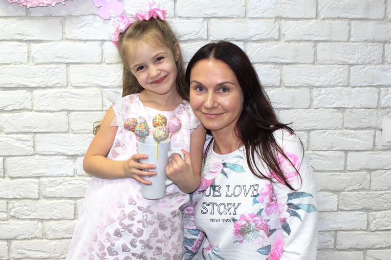 Кулинарный мастер-класс «Шоколадные бисквиты на палочке (Cake pops)»