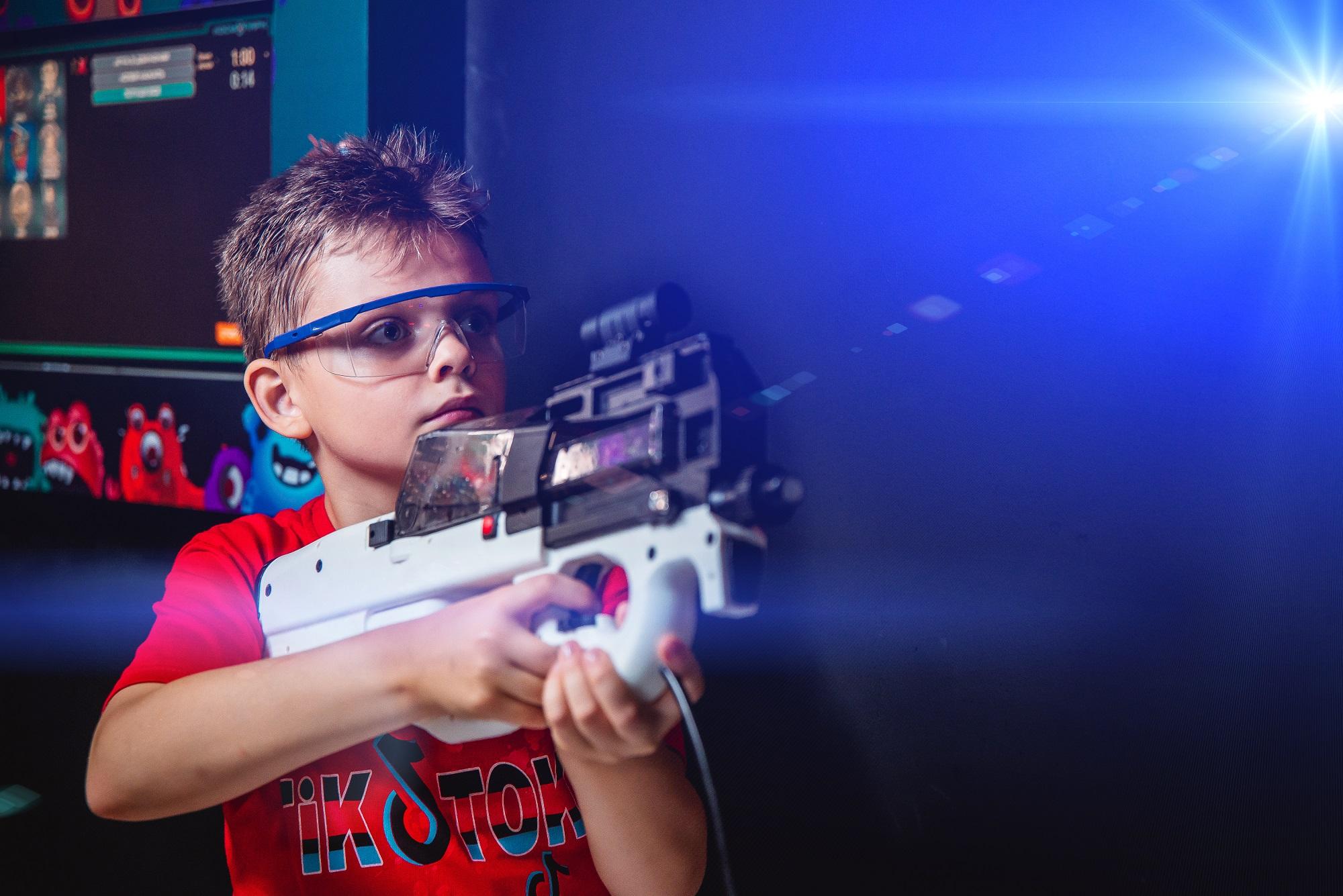 Дед Мороз и Новогодний лазерный мультимедийный тир