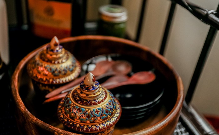 Тайский массаж травяными мешочками SPA-программа «Травяные мешочки»